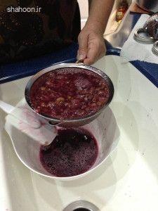 تهیه آب انگور از انگور شاهون شیراز